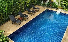 Dinsomon Hotel